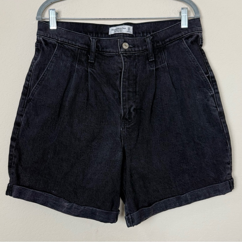 Abercrombie & Fitch The Pleated Short Ultra High
Rise Black‎ Denim
